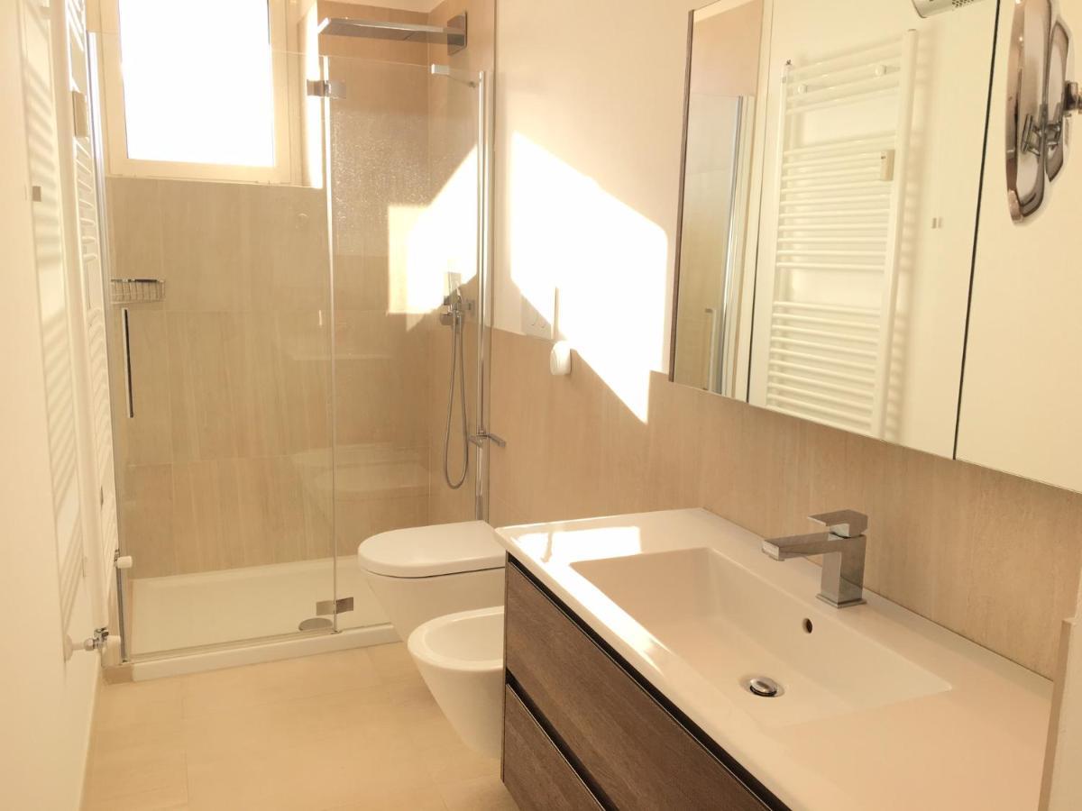 Ferienwohnung Attico Palazzo Di Vetro Luino Exterior foto