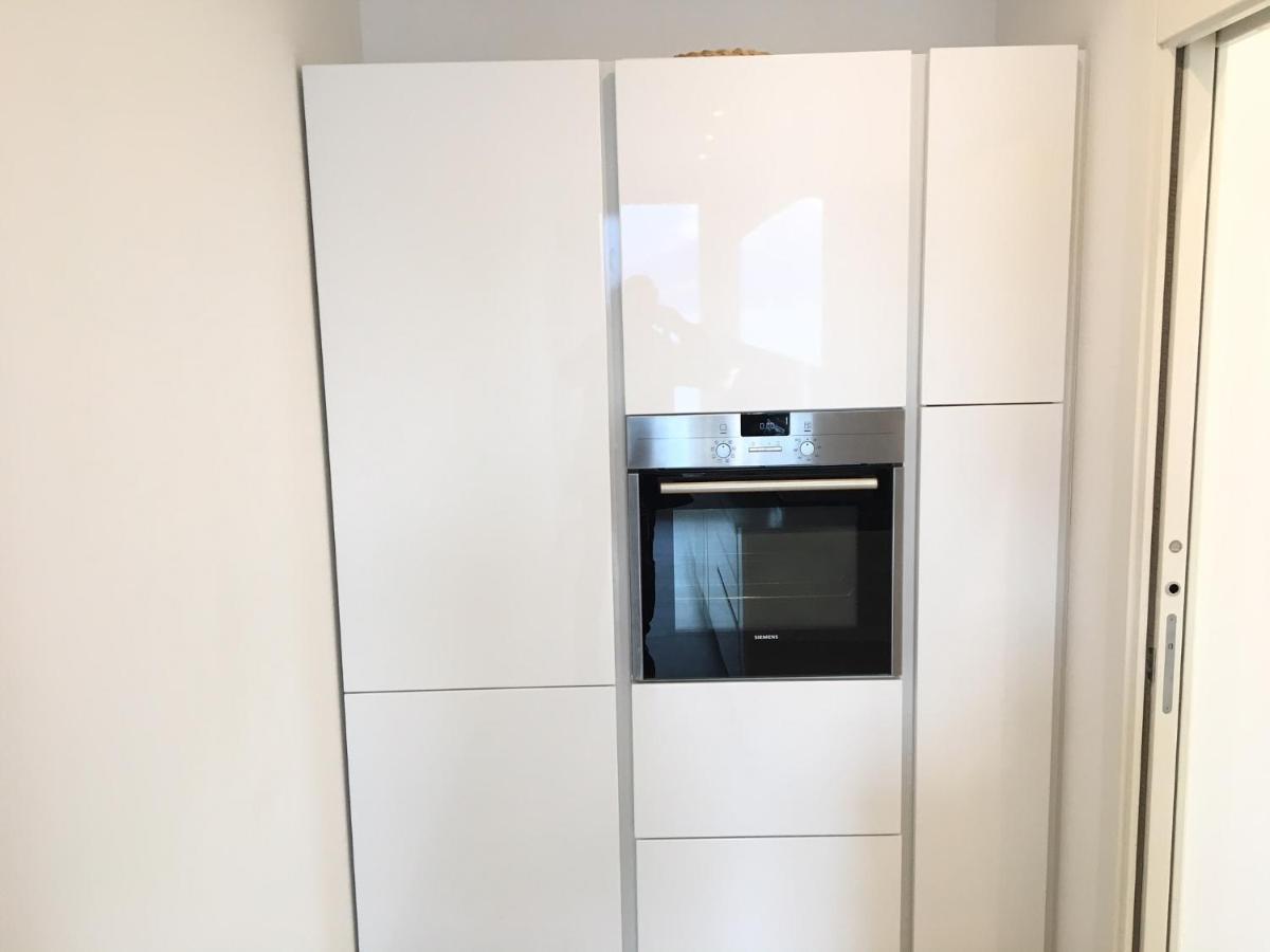 Ferienwohnung Attico Palazzo Di Vetro Luino Exterior foto