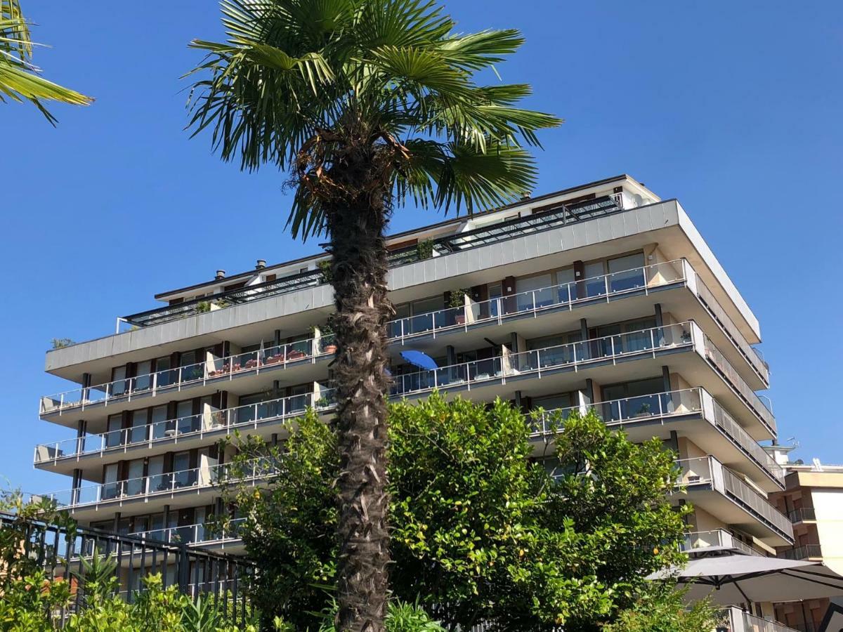 Ferienwohnung Attico Palazzo Di Vetro Luino Exterior foto