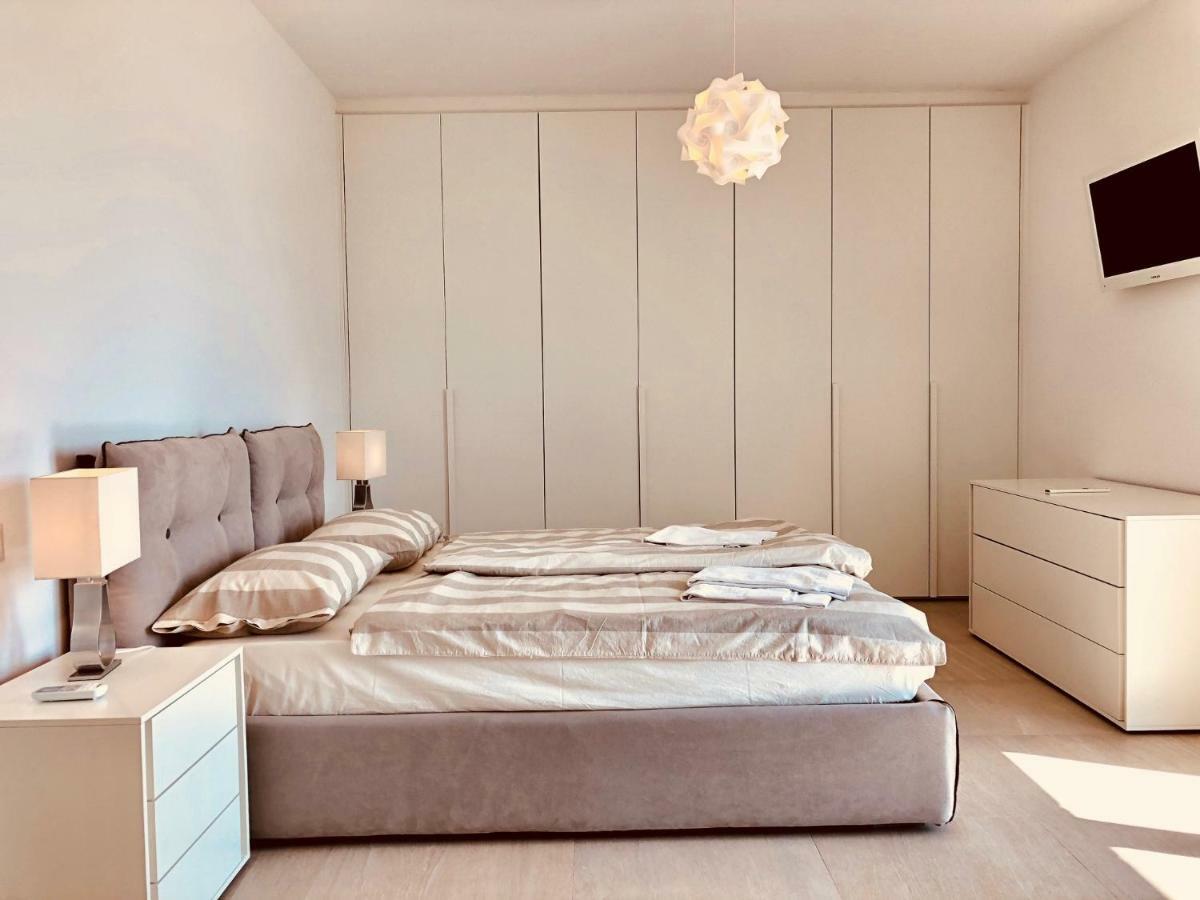 Ferienwohnung Attico Palazzo Di Vetro Luino Exterior foto