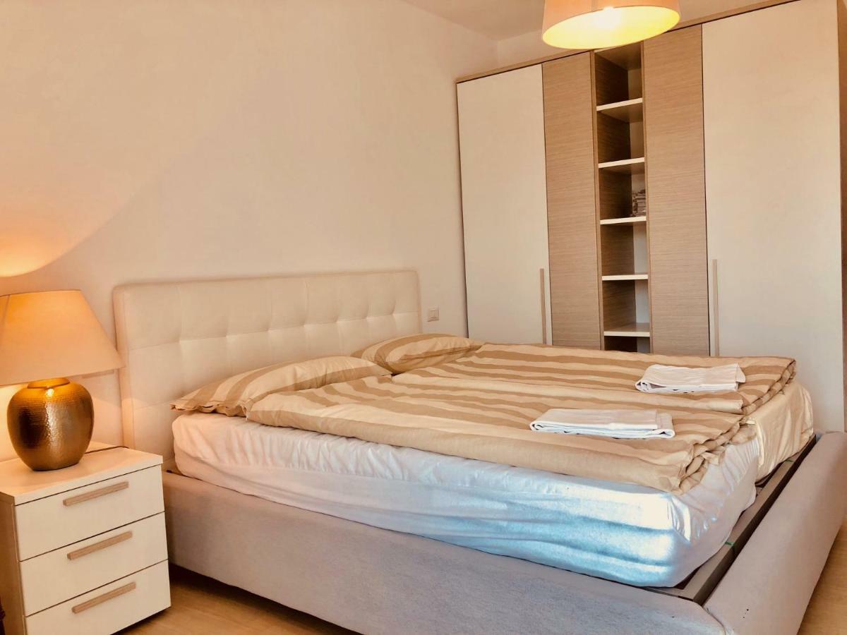 Ferienwohnung Attico Palazzo Di Vetro Luino Exterior foto