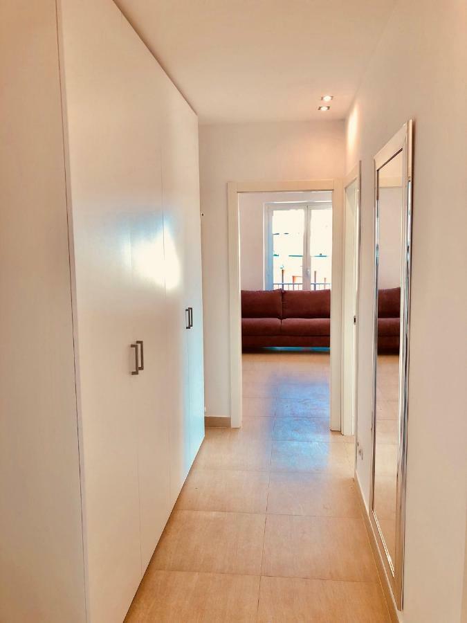 Ferienwohnung Attico Palazzo Di Vetro Luino Exterior foto