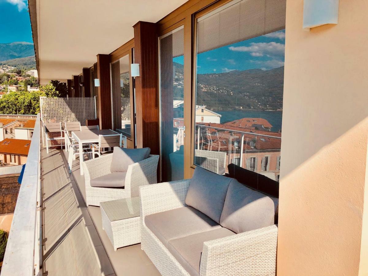 Ferienwohnung Attico Palazzo Di Vetro Luino Exterior foto