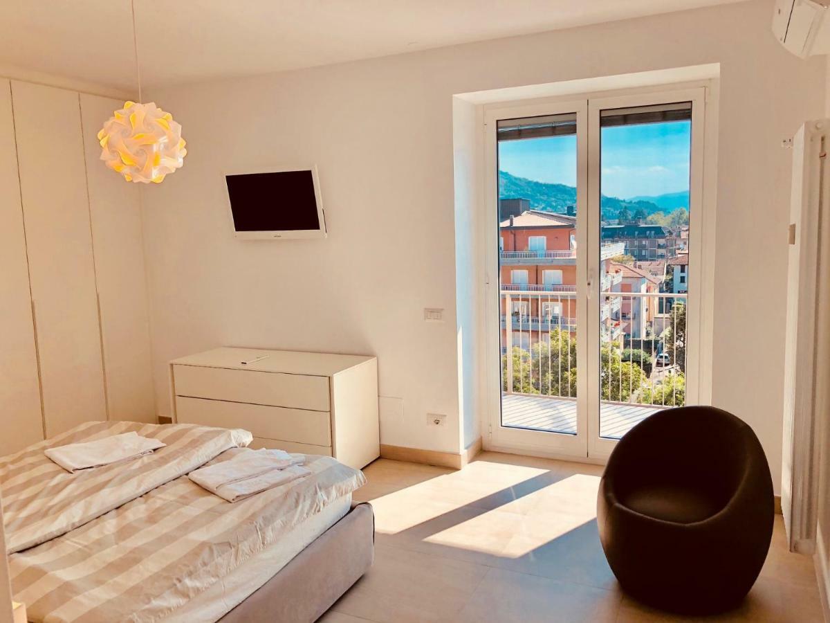 Ferienwohnung Attico Palazzo Di Vetro Luino Exterior foto